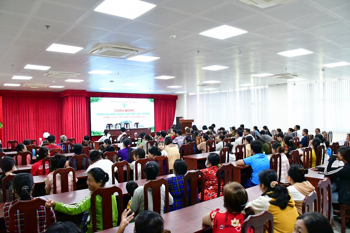 ĐOÀN ĐẠI BIỂU QUỐC HỘI TỈNH SÓC TRĂNG THĂM, TẶNG QUÀ  NHÂN DỊP TẾT GIÁP THÌN 2024