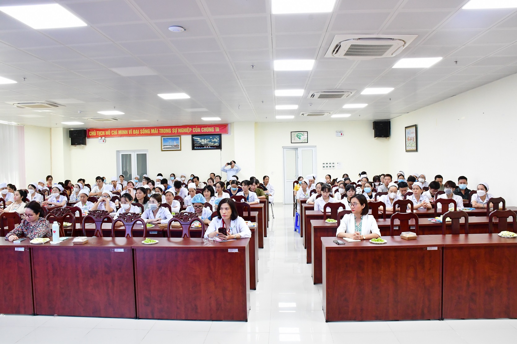 HỘI THẢO CHUYÊN ĐỀ "NHỮNG VẤN ĐỀ CẦN LƯU Ý TRONG QUẢN LÝ TRẺ SINH NON VÀ SUY HÔ HẤP"