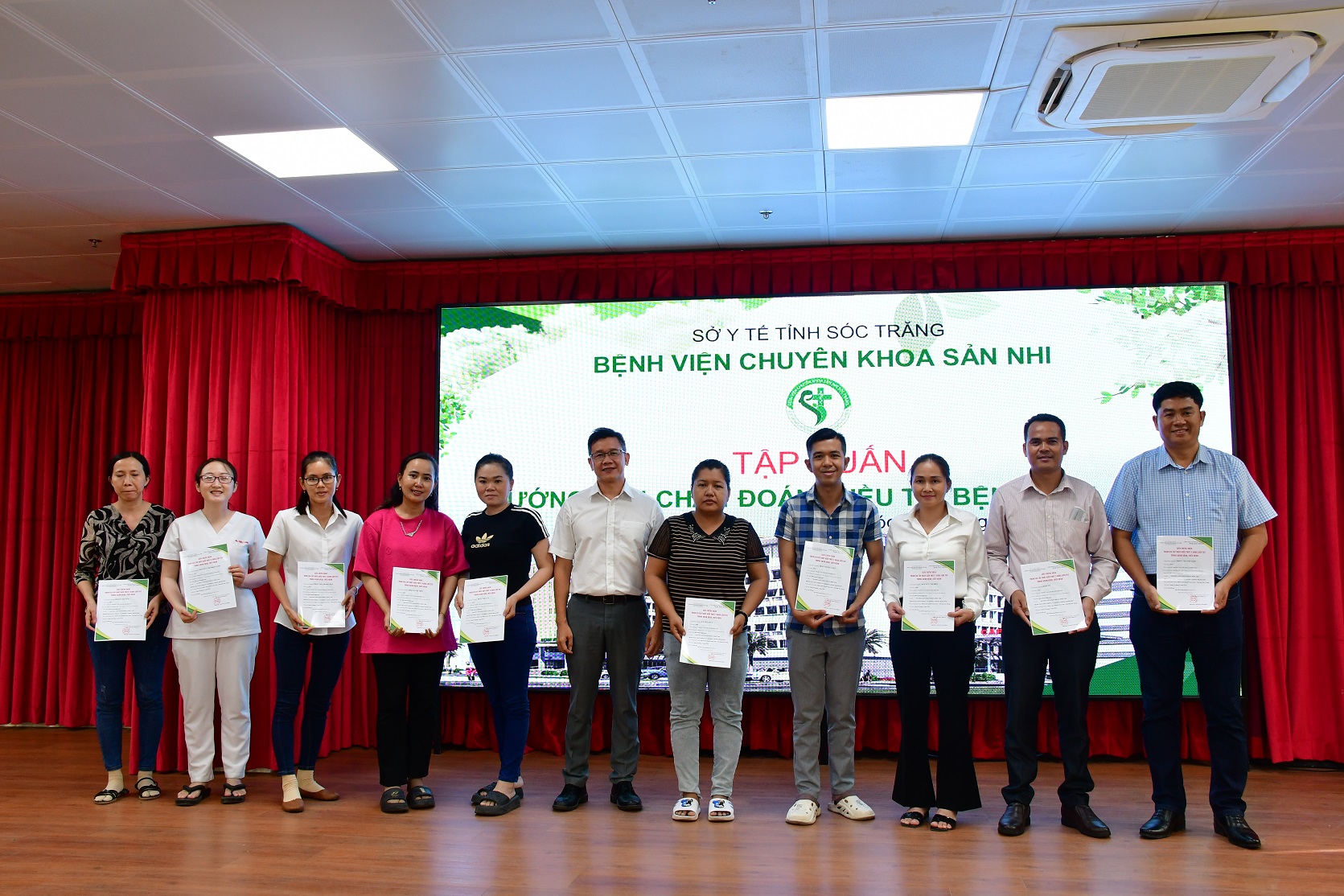 TẬP HUẤN “HƯỚNG DẪN CHẨN ĐOÁN, ĐIỀU TRỊ BỆNH TAY CHÂN MIỆNG & PHÒNG CHỐNG BỆNH SỞI”