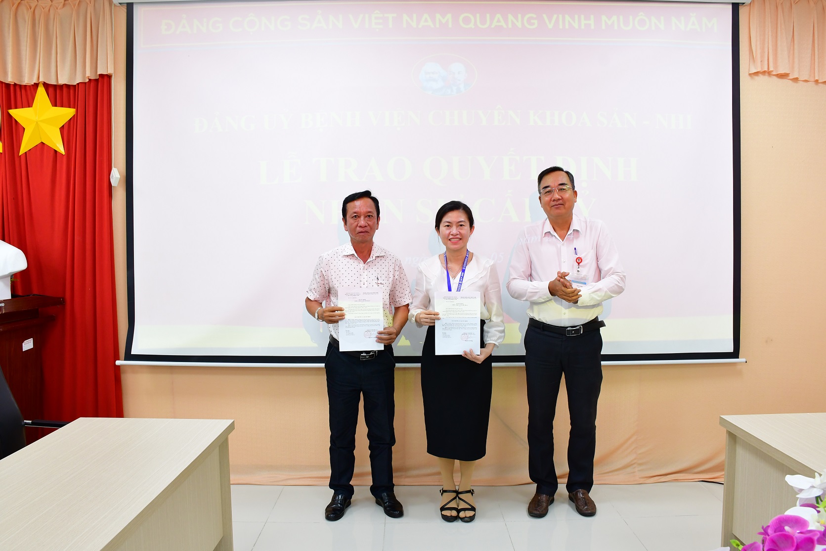 LỄ TRAO QUYẾT ĐỊNH NHÂN SỰ CẤP ỦY  VỀ CÔNG TÁC ĐẢNG