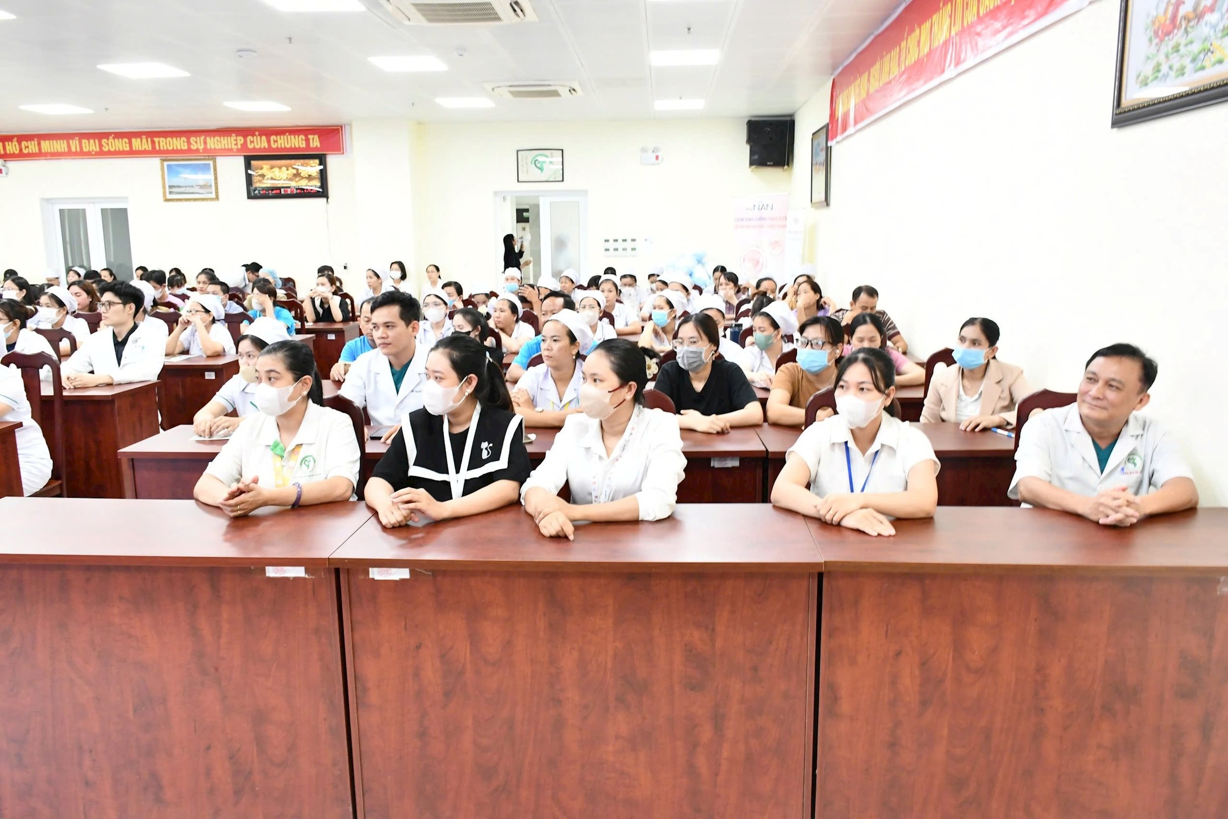 [TIN BÁO CHÍ] HỘI THẢO "DINH DƯỠNG CHO TRẺ TRONG 1000 NGÀY ĐẦU ĐỜI"