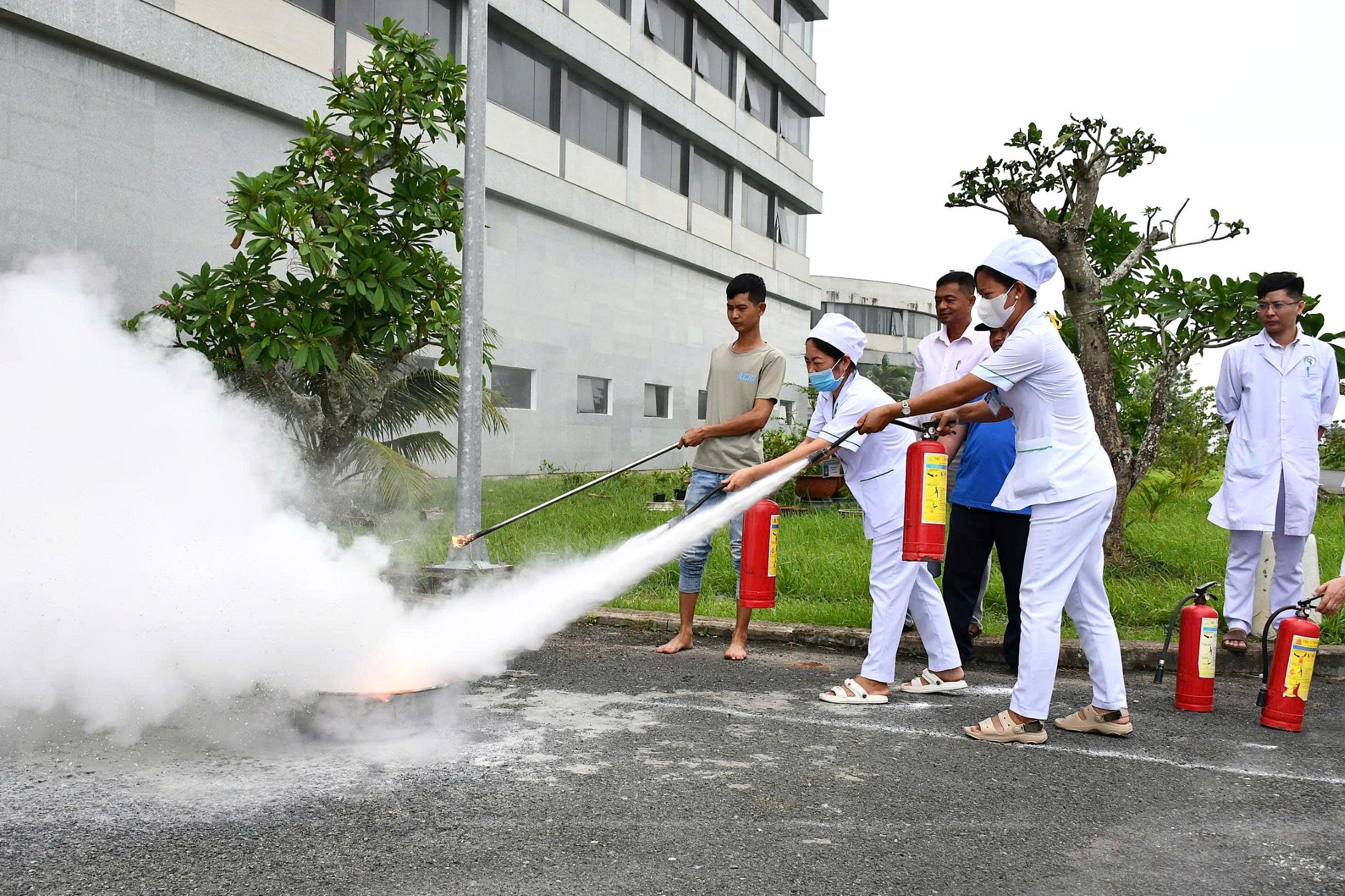 TẬP HUẤN SỬ DỤNG PHƯƠNG TIỆN PCCC CHO NHÂN VIÊN BỆNH VIỆN (ĐỢT 2 NĂM 2025)