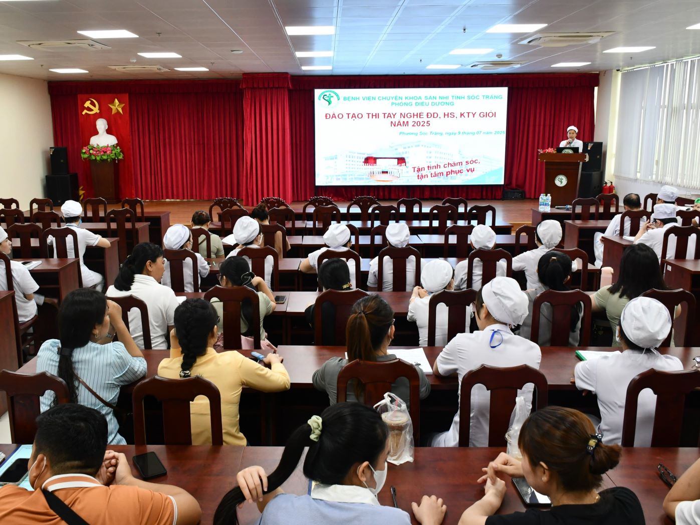 ÔN THI TAY NGHỀ ĐIỀU DƯỠNG, HỘ SINH, KỸ THUẬT Y GIỎI NĂM 2025