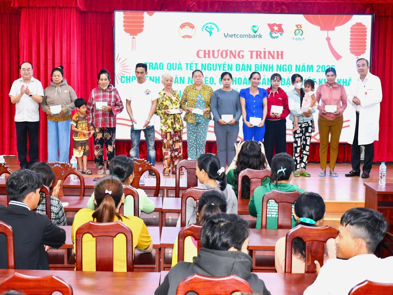 150 PHẦN QUÀ “XUÂN YÊU THƯƠNG” TẶNG BỆNH NHÂN KHÓ KHĂN TẠI SẢN NHI SÓC TRĂNG