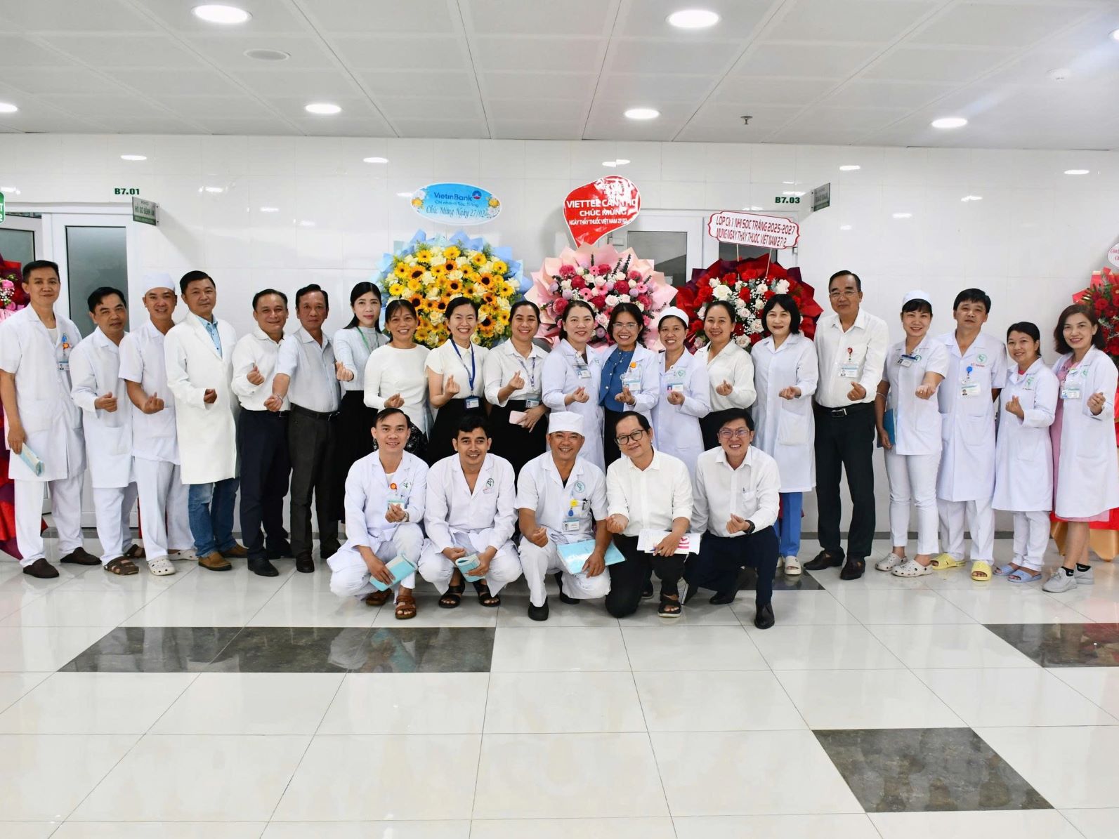 BAN GIÁM ĐỐC BỆNH VIỆN CHÚC MỪNG NGÀY THẦY THUỐC VIỆT NAM 27/02