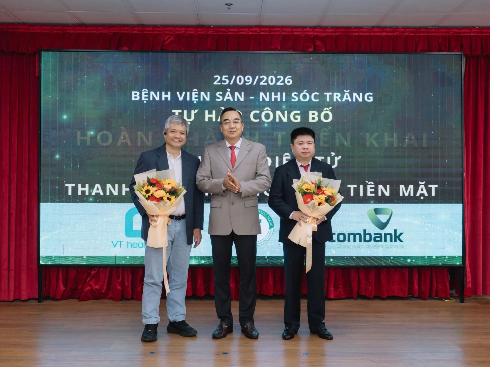 LỄ CÔNG BỐ HOÀN THÀNH BỆNH ÁN ĐIỆN TỬ & THANH TOÁN KHÔNG DÙNG TIỀN MẶT